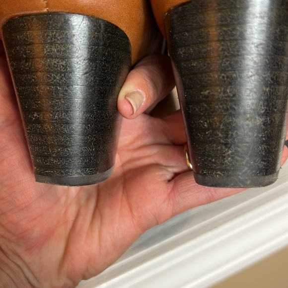 • VIONIC • Leather Boots • Size 8.5 • Gently Worn! - Picture 13 of 15